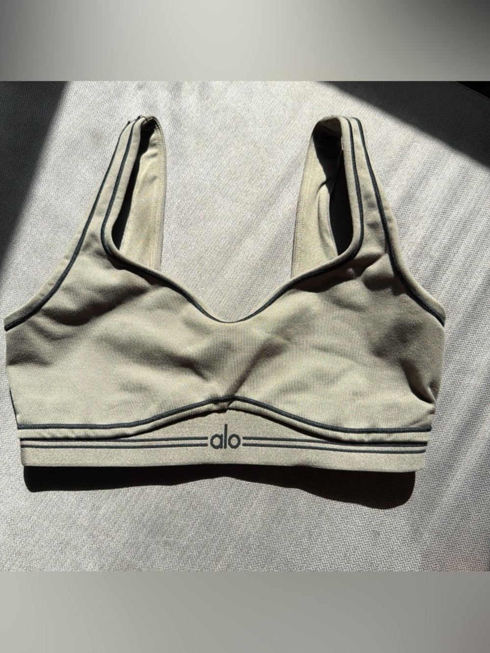 Alo Yoga heart throb bra green sports bra